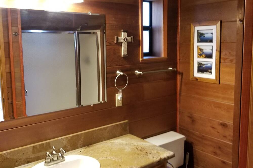 Photo of Bathroom in Strawberry