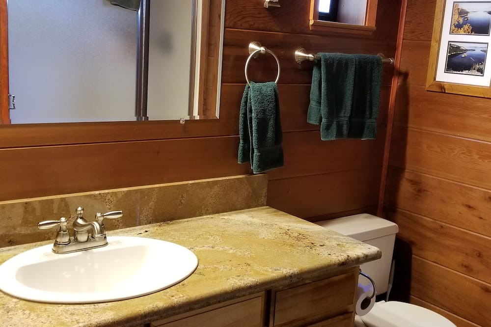 Photo of Bathroom in Strawberry