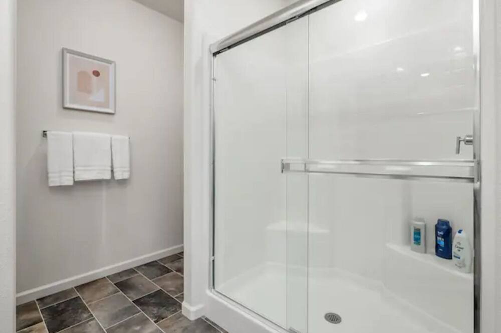 Photo of Bathroom in Roosevelt
