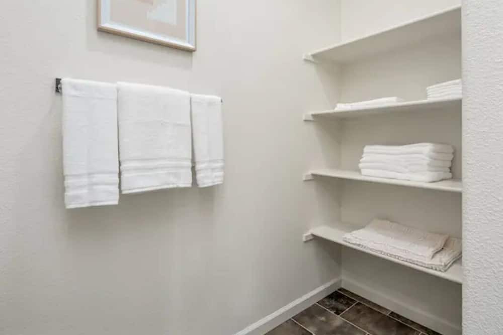 Photo of Bathroom in Roosevelt