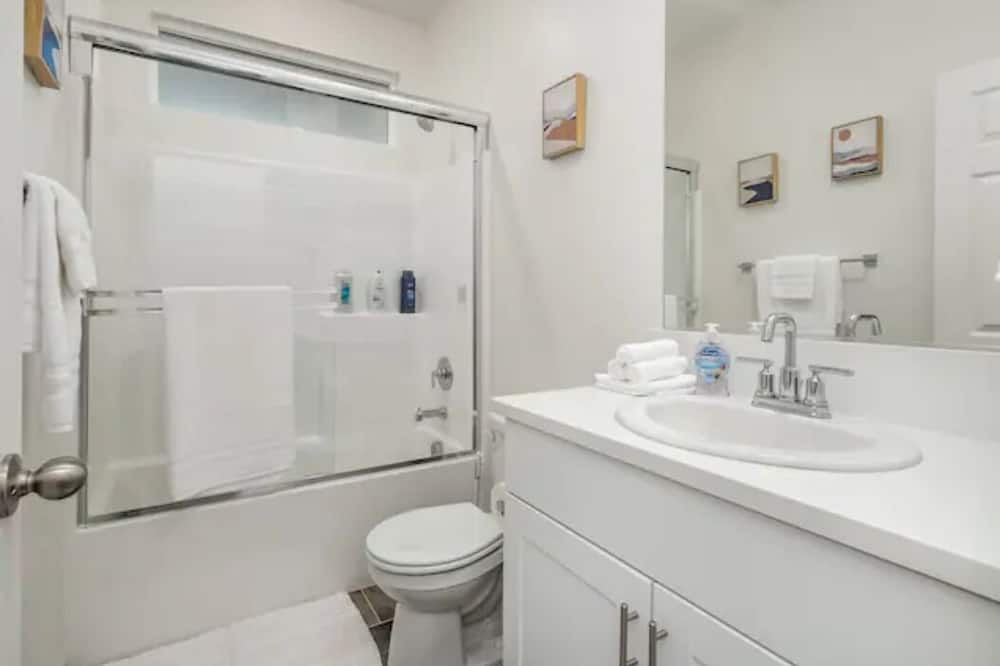 Photo of Bathroom in Roosevelt