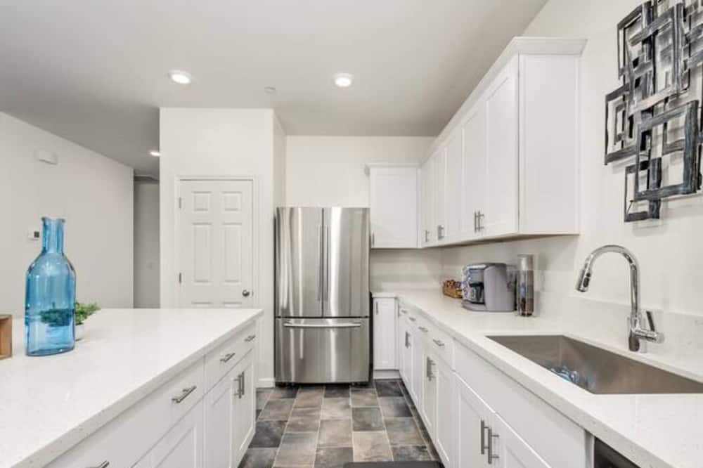 Photo of Kitchen in Roosevelt