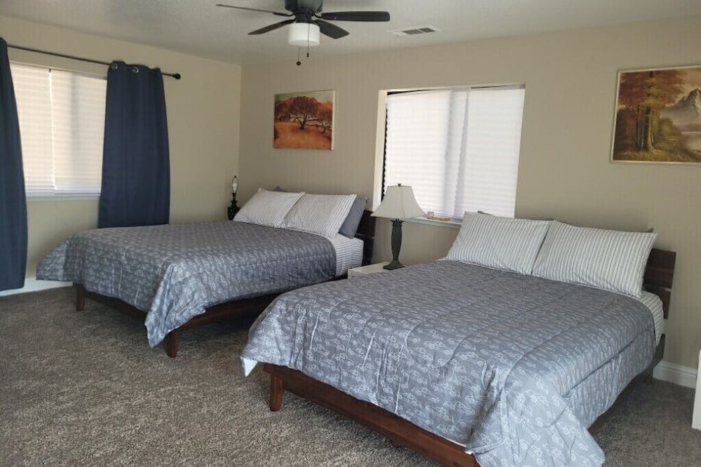 Photo of Bedroom in Yosemite Lakes