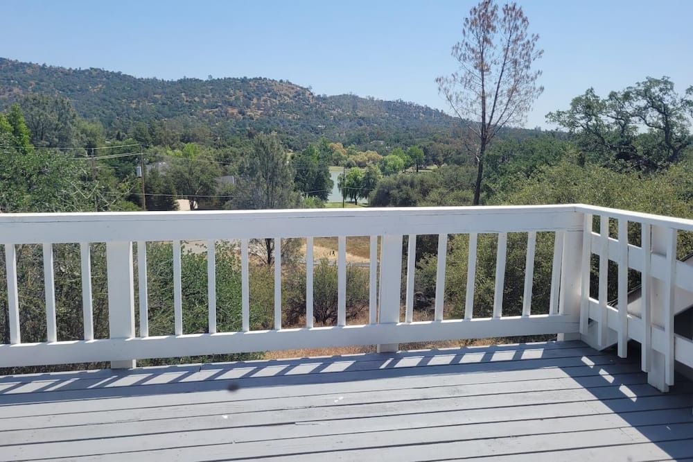 Photo of Patio Balcony in Yosemite Lakes