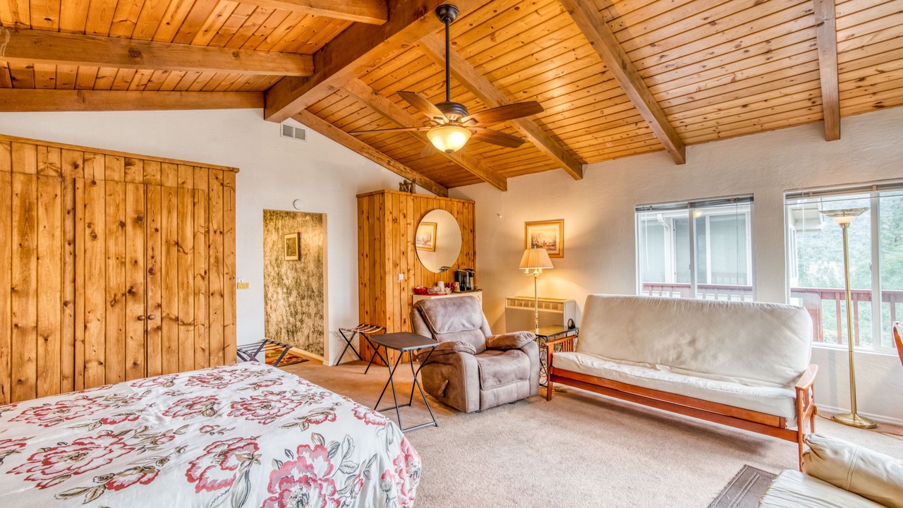 Photo of Bedroom in Oakhurst