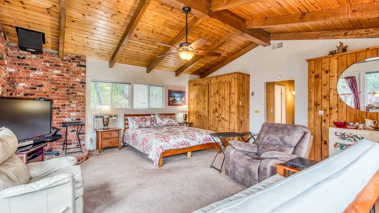 Photo of Bedroom in Oakhurst