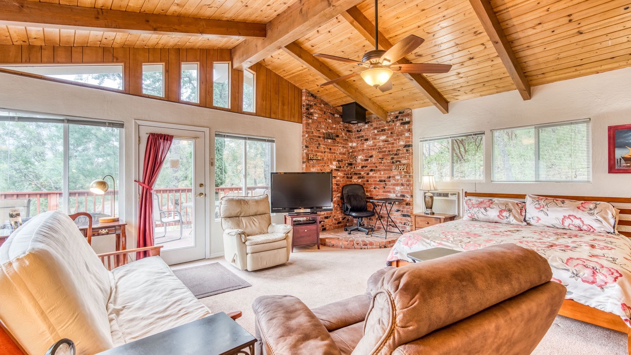 Photo of Bedroom in Oakhurst