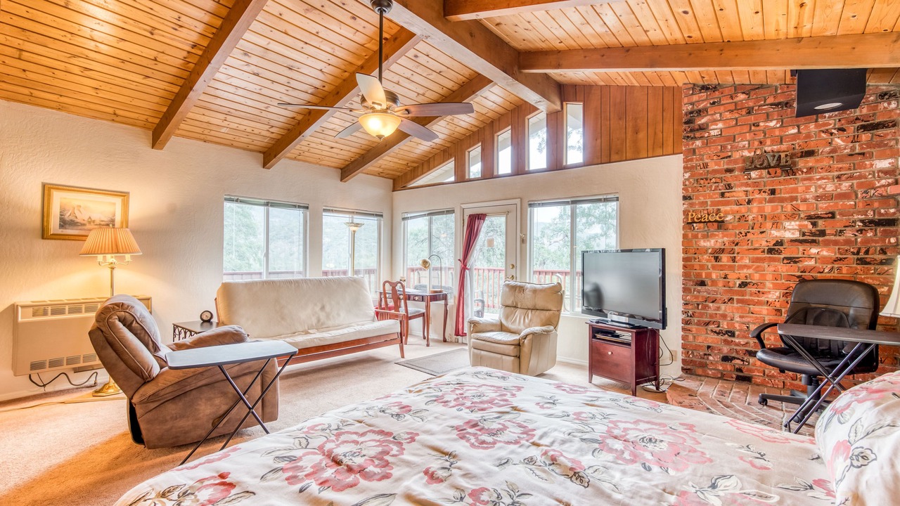 Photo of Bedroom in Oakhurst