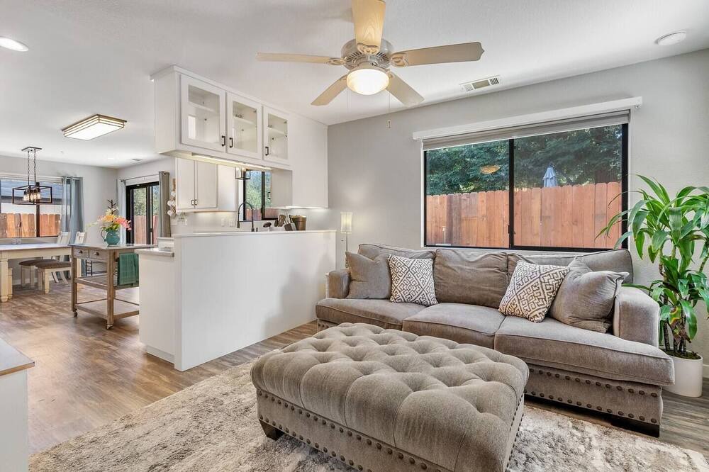 Photo of Livingroom in Templeton