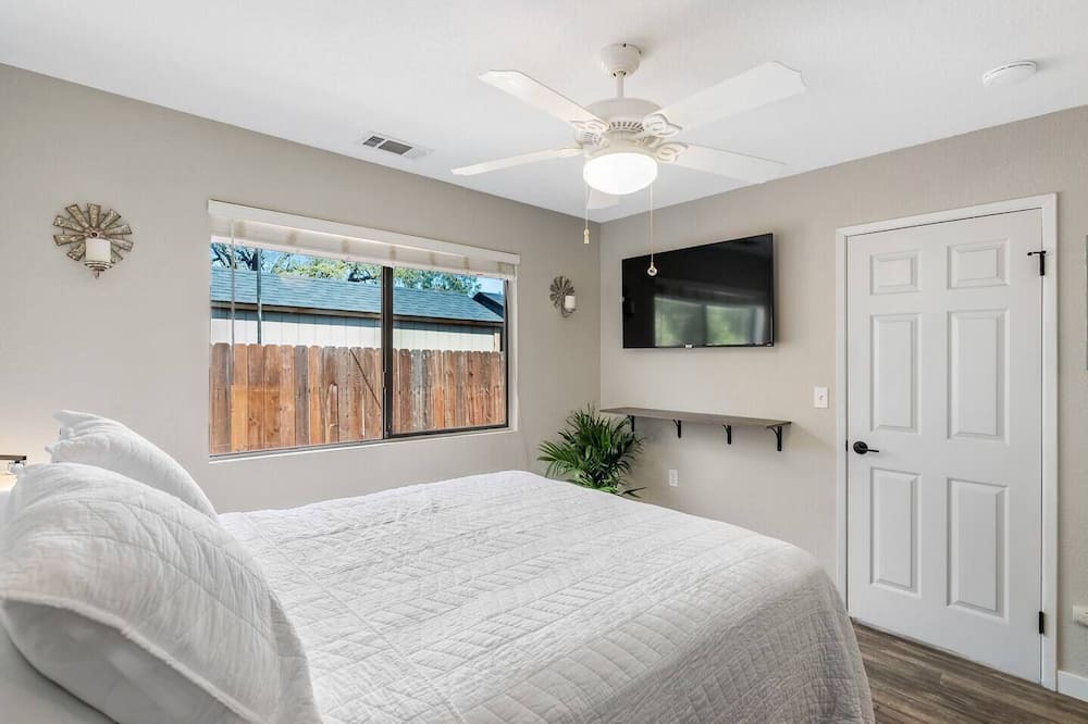 Photo of Bedroom in Templeton