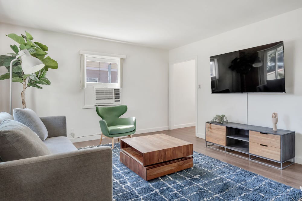 Photo of Livingroom in Claremont