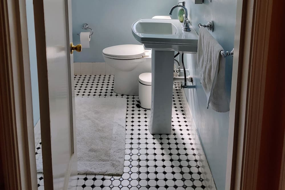 Photo of Bathroom in Broadmoor
