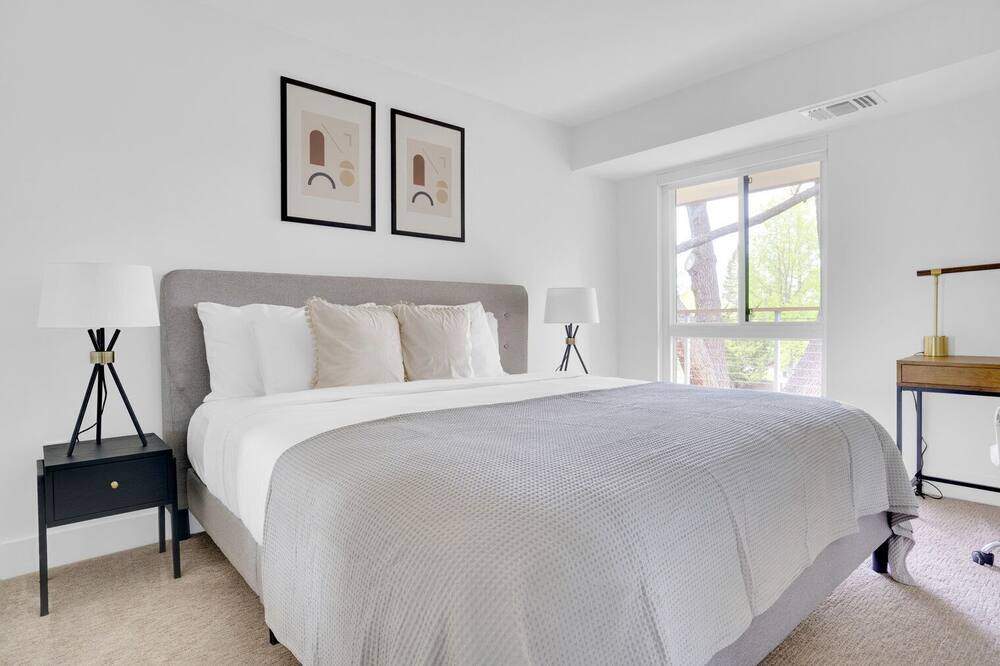 Photo of Bedroom in Sharon Heights