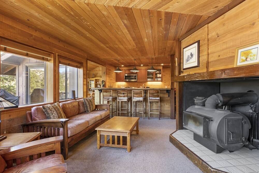 Photo of Livingroom in June Lake