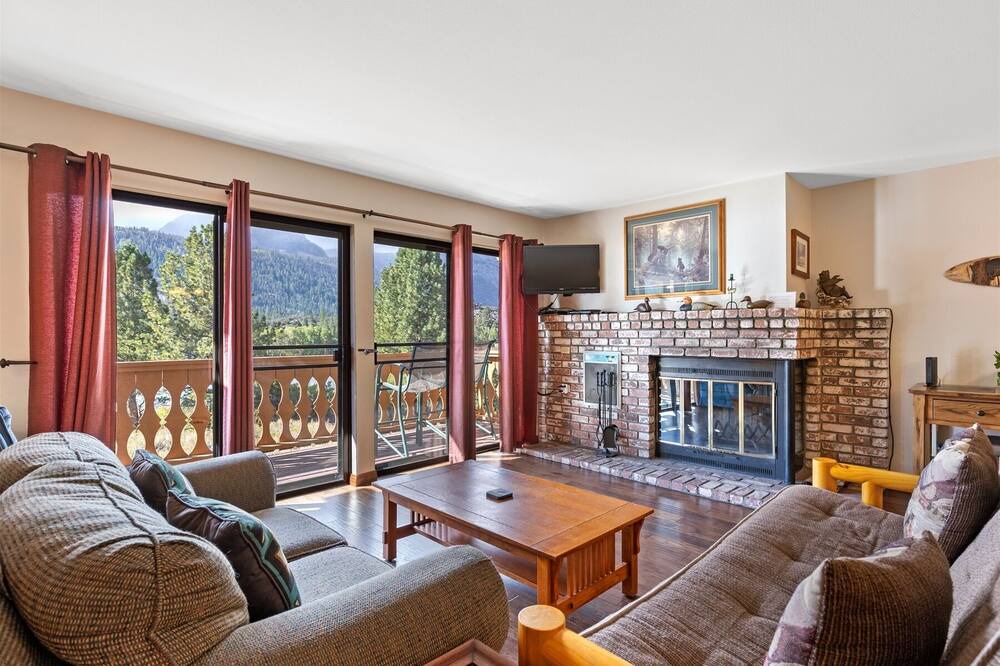 Photo of Livingroom in June Lake