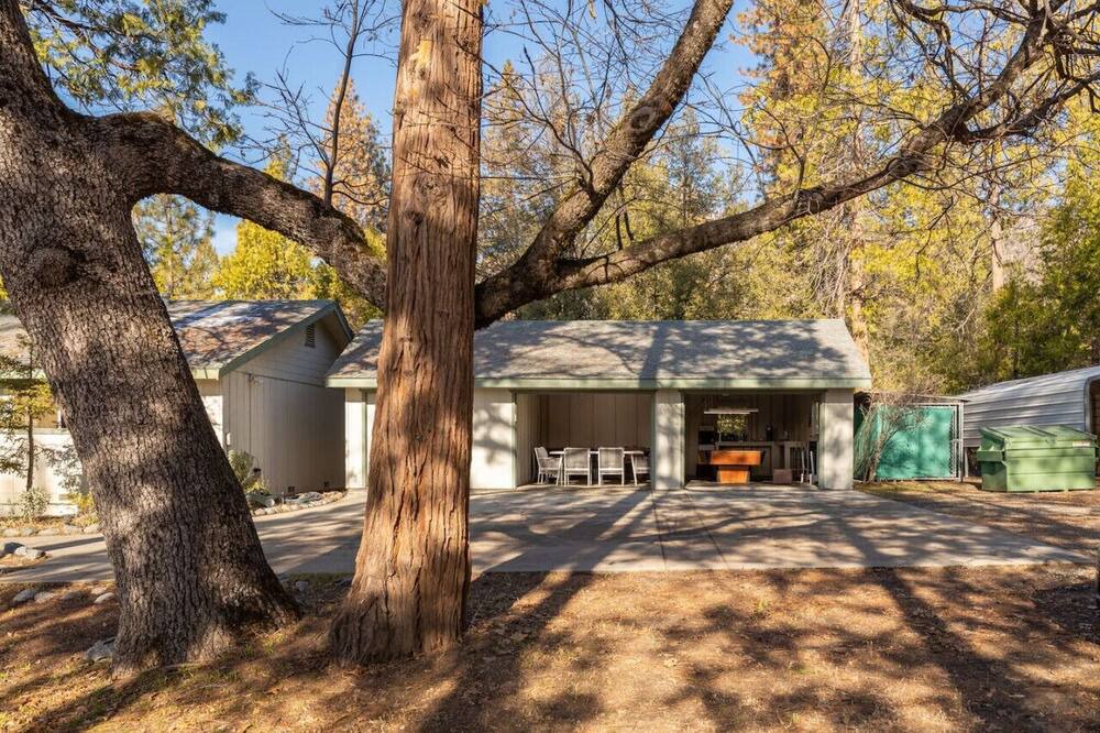 Photo of Outdoor in Oakhurst