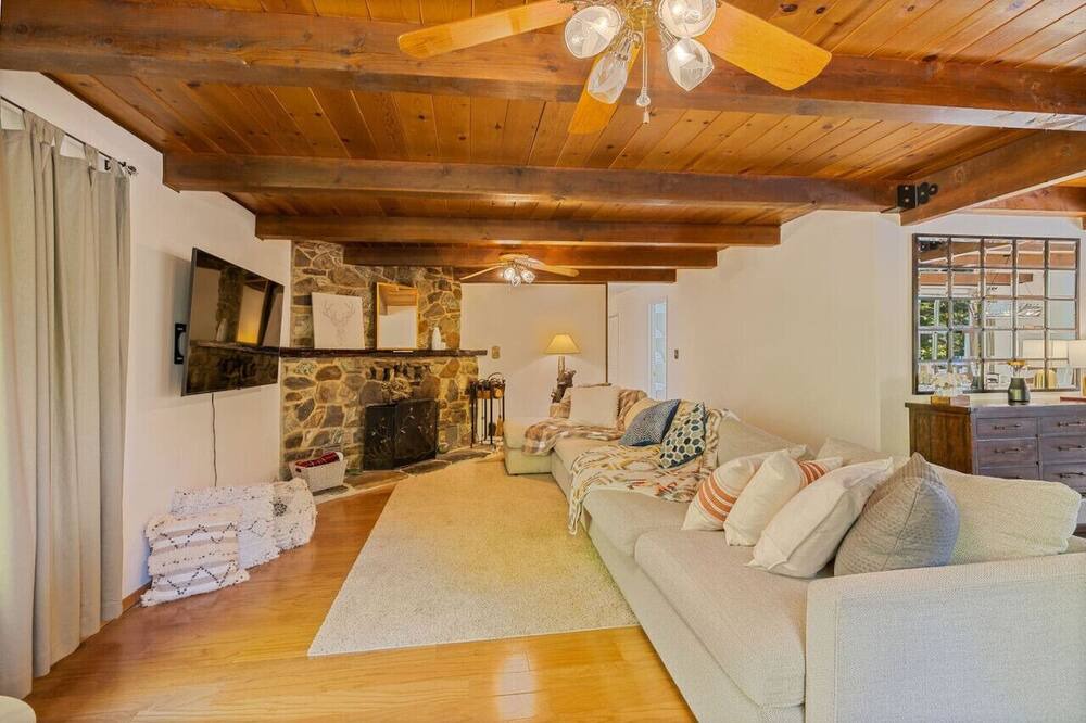Photo of Livingroom in Oakhurst