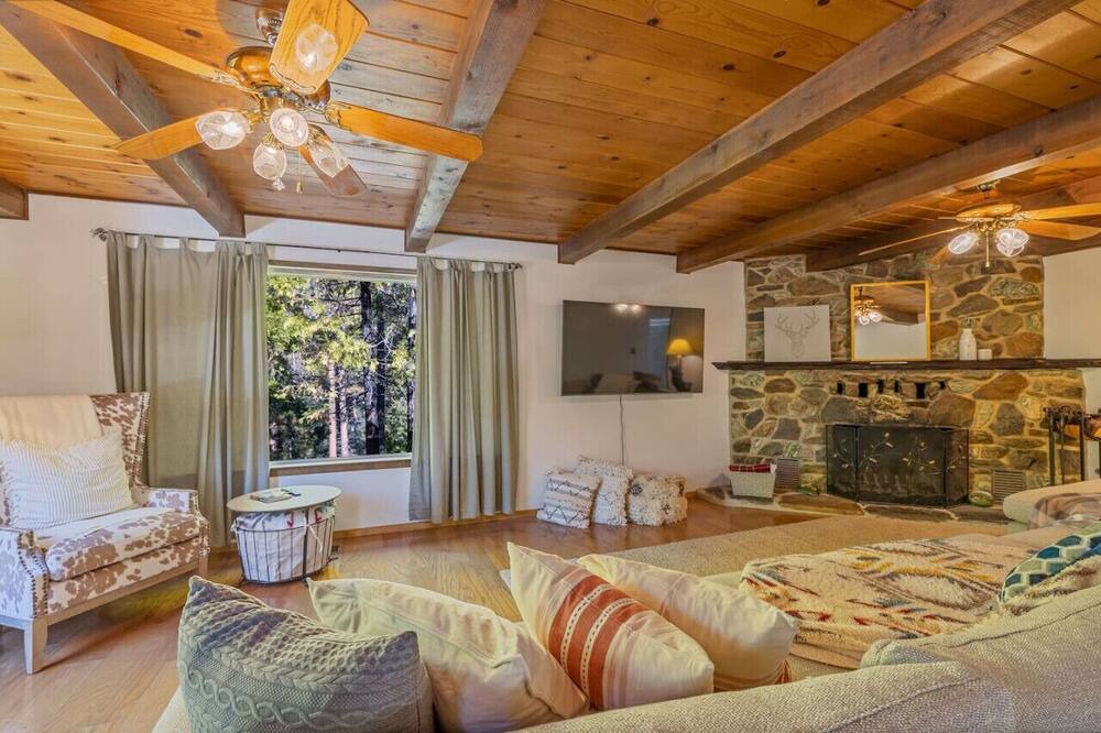 Photo of Livingroom in Oakhurst