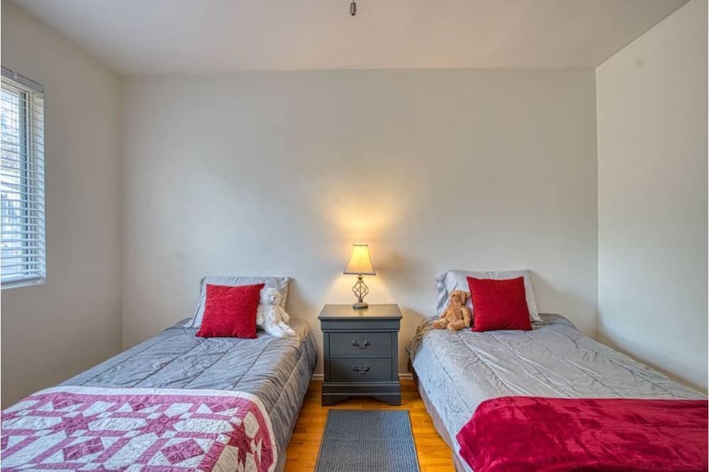 Photo of Bedroom in Kernville