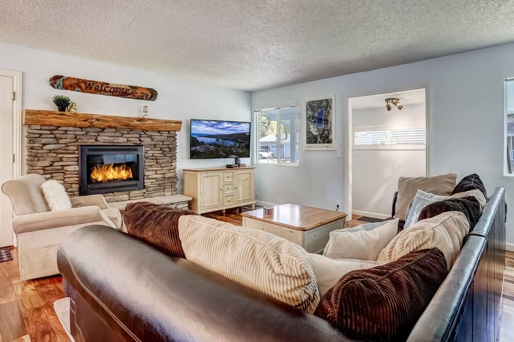 Photo of Livingroom in Tahoe Paradise