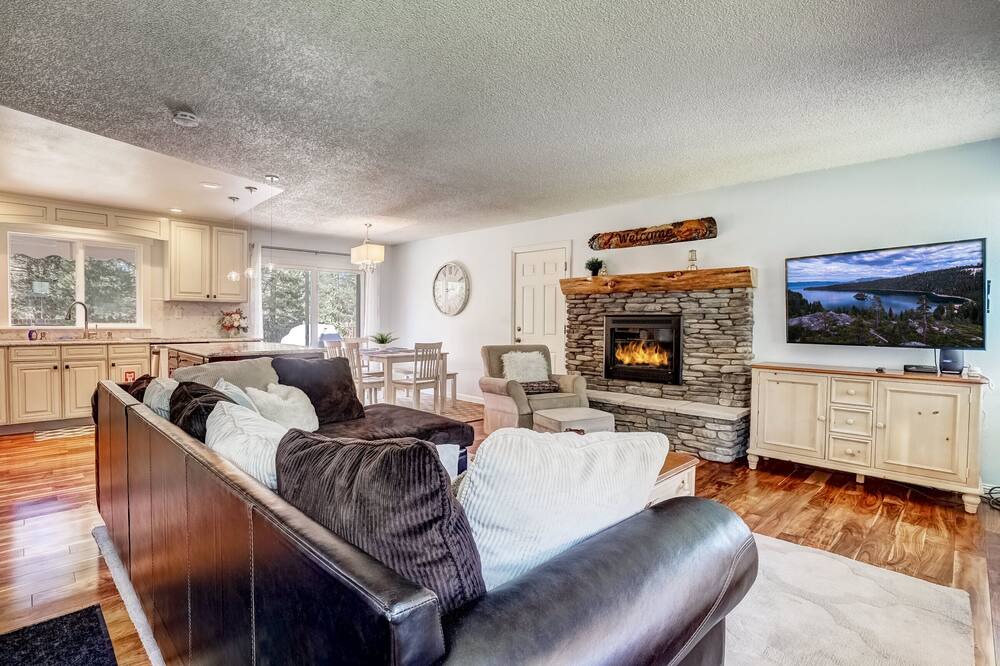 Photo of Livingroom in Tahoe Paradise