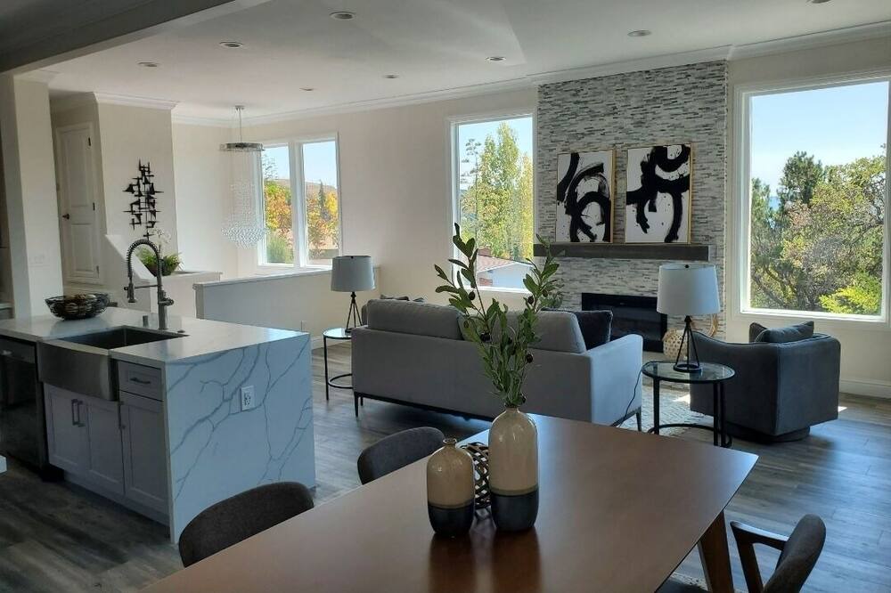 Photo of Livingroom in San Rafael