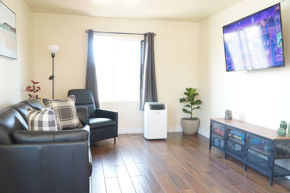 Photo of Livingroom in East Los Angeles