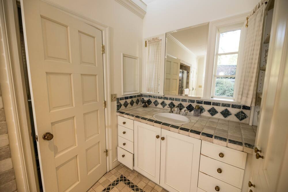 Photo of Kitchen in Los Altos Hills