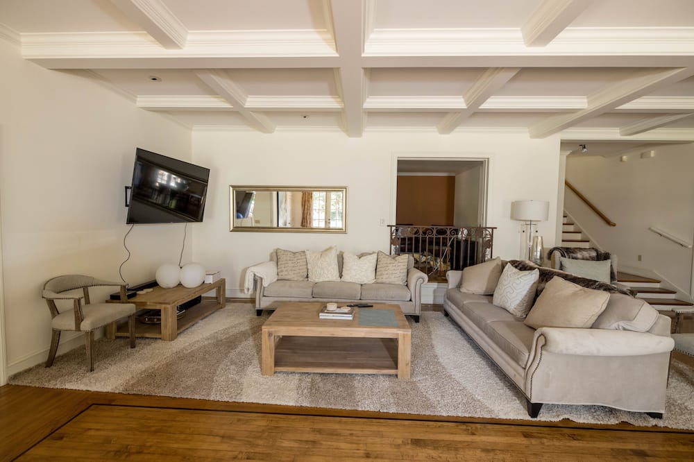Photo of Livingroom in Los Altos Hills