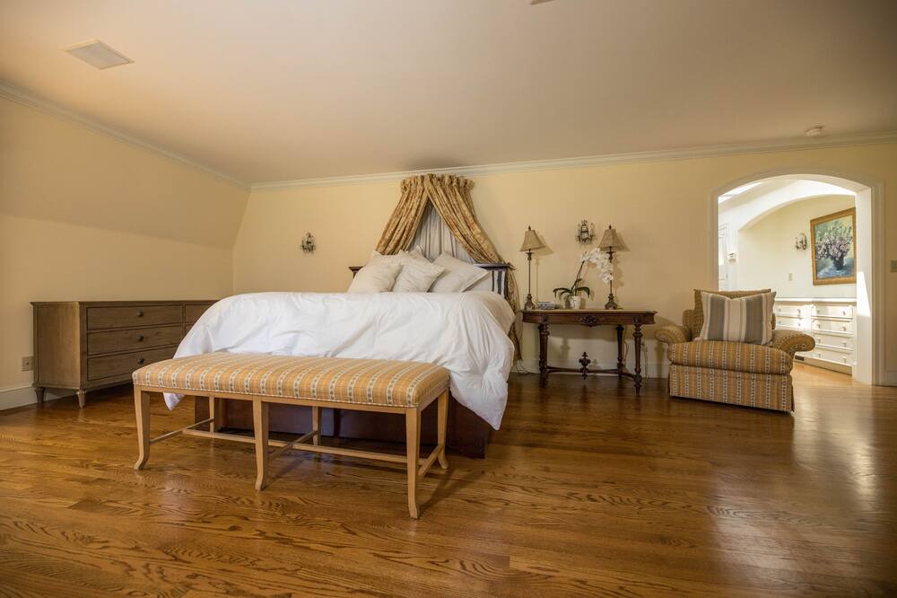 Photo of Bedroom in Los Altos Hills