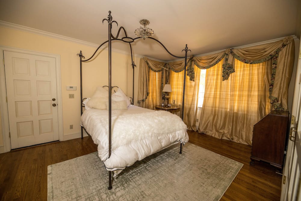 Photo of Bedroom in Los Altos Hills