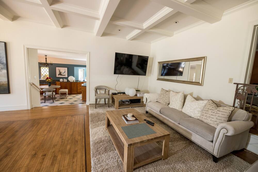 Photo of Livingroom in Los Altos Hills