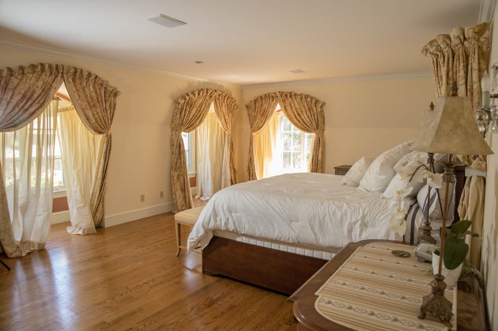 Photo of Bedroom in Los Altos Hills