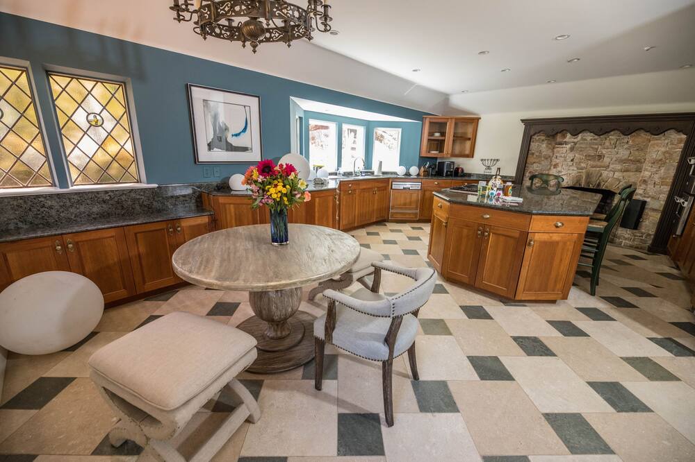 Photo of Kitchen in Los Altos Hills