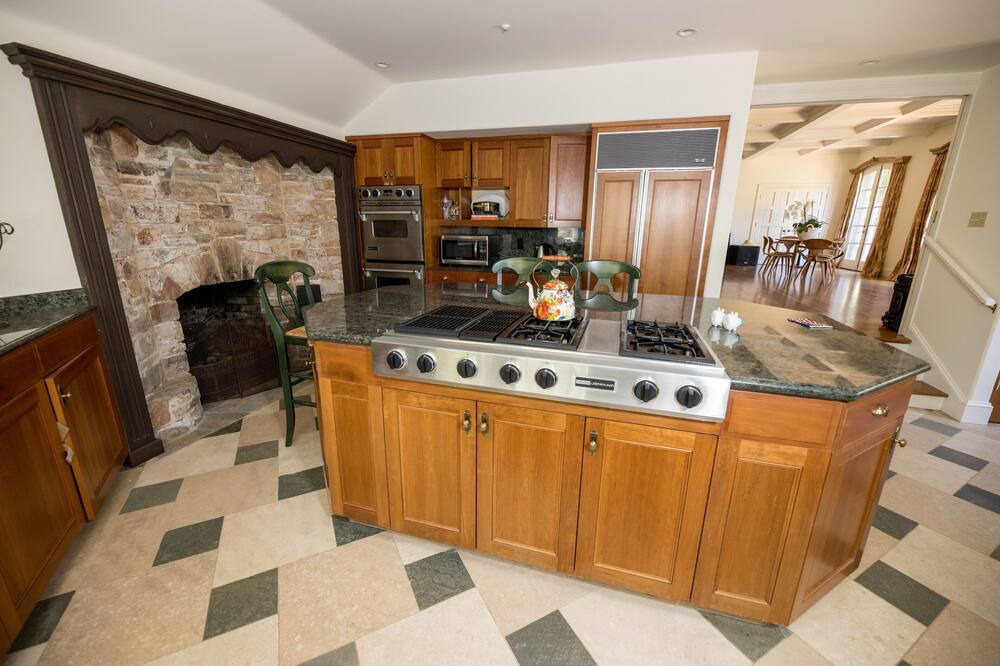 Photo of Kitchen in Los Altos Hills
