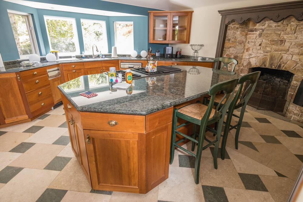 Photo of Kitchen in Los Altos Hills