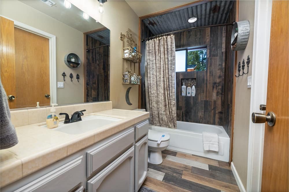 Photo of Bathroom in Cascadel Woods