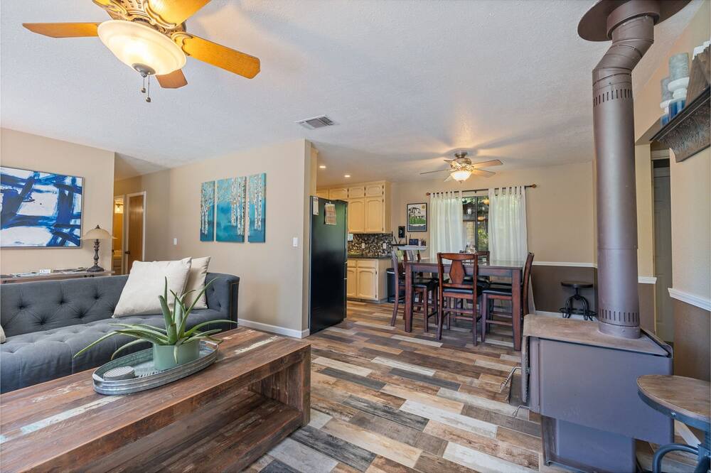 Photo of Livingroom in Cascadel Woods