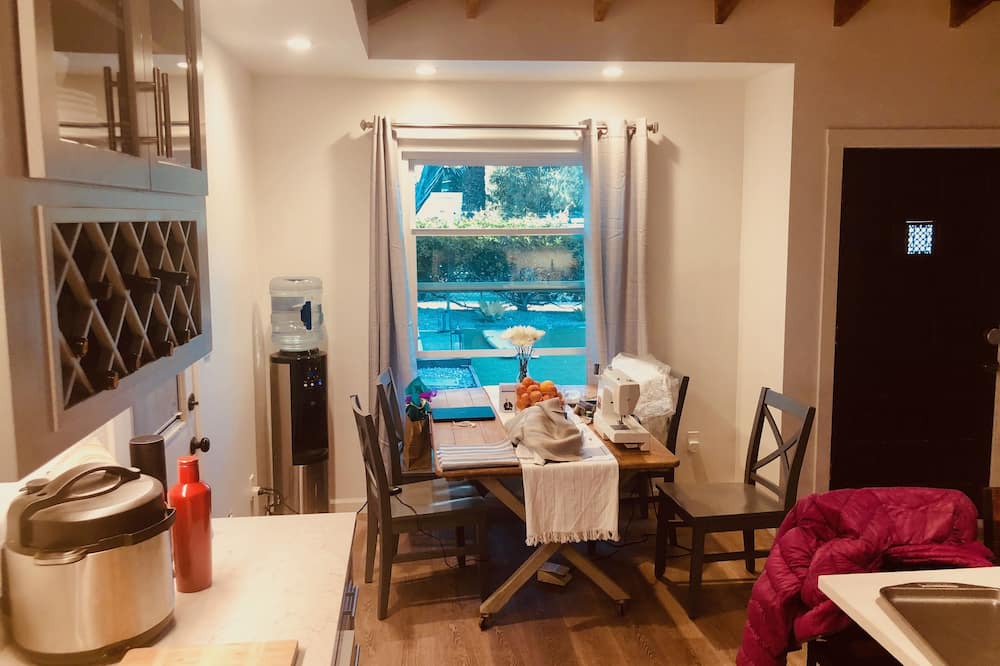 Photo of Bedroom in Alta Mesa
