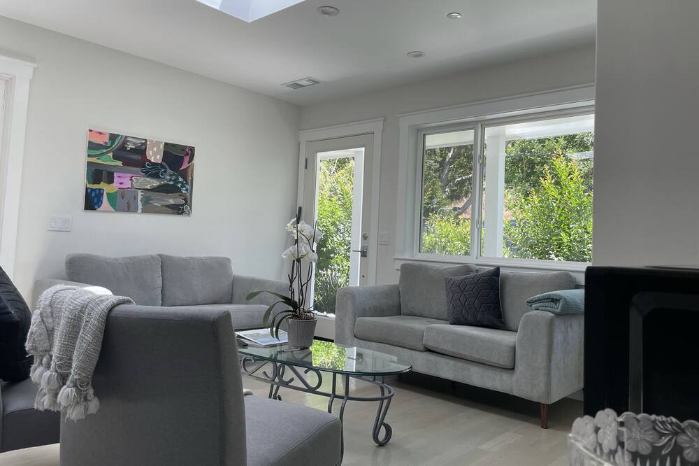 Photo of Livingroom in Santa Venetia