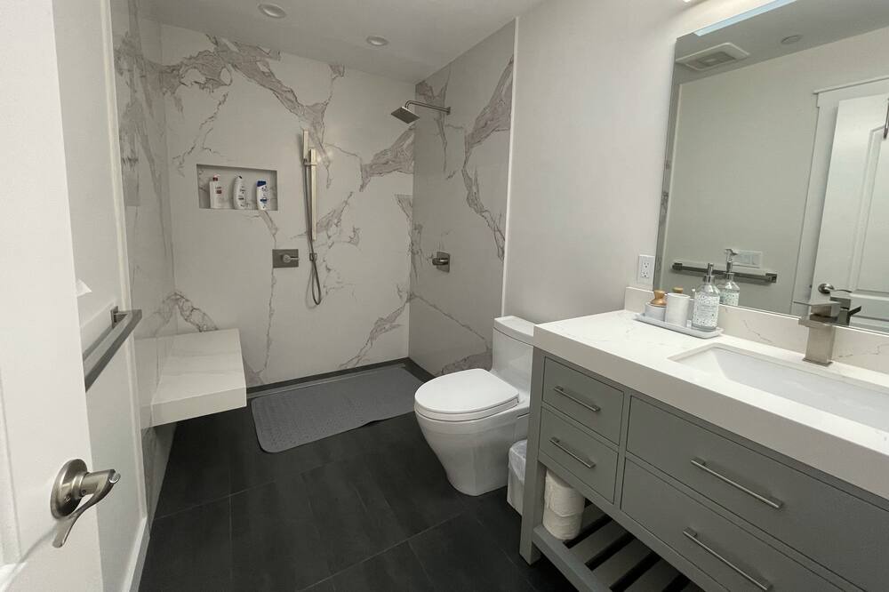Photo of Bathroom in Santa Venetia
