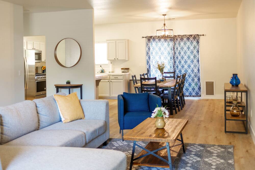 Photo of Livingroom in Exeter