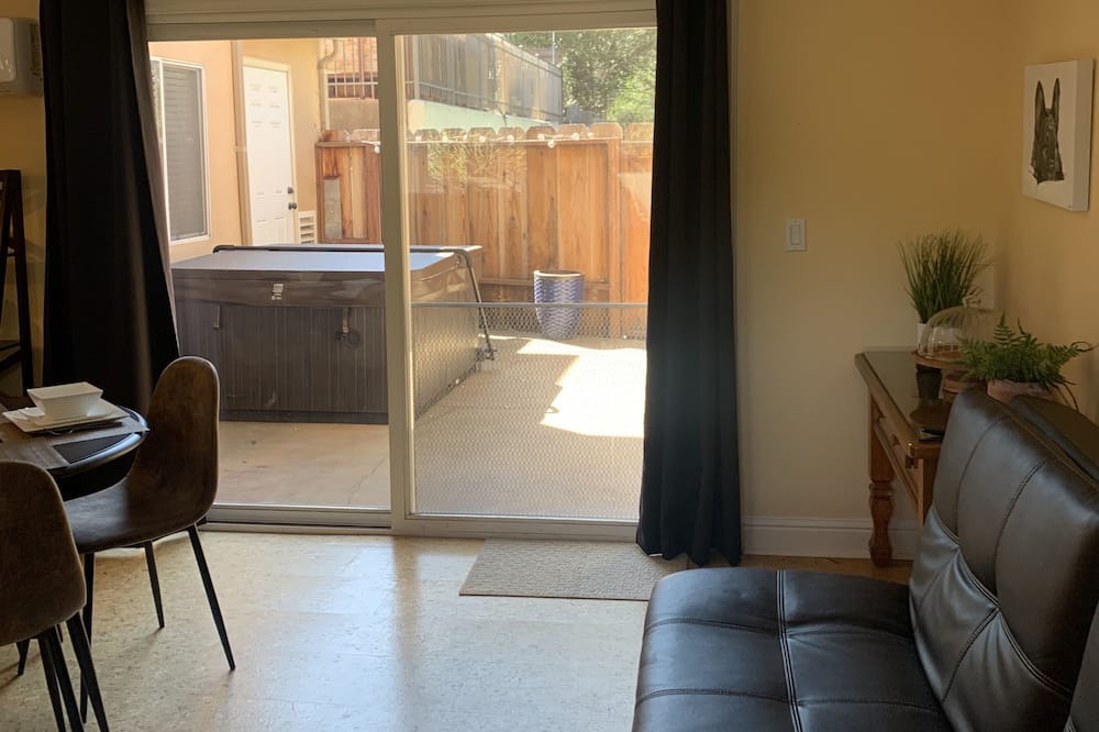 Photo of Livingroom in Monterey