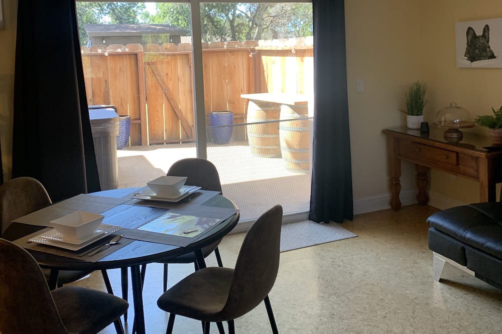 Photo of Livingroom in Monterey