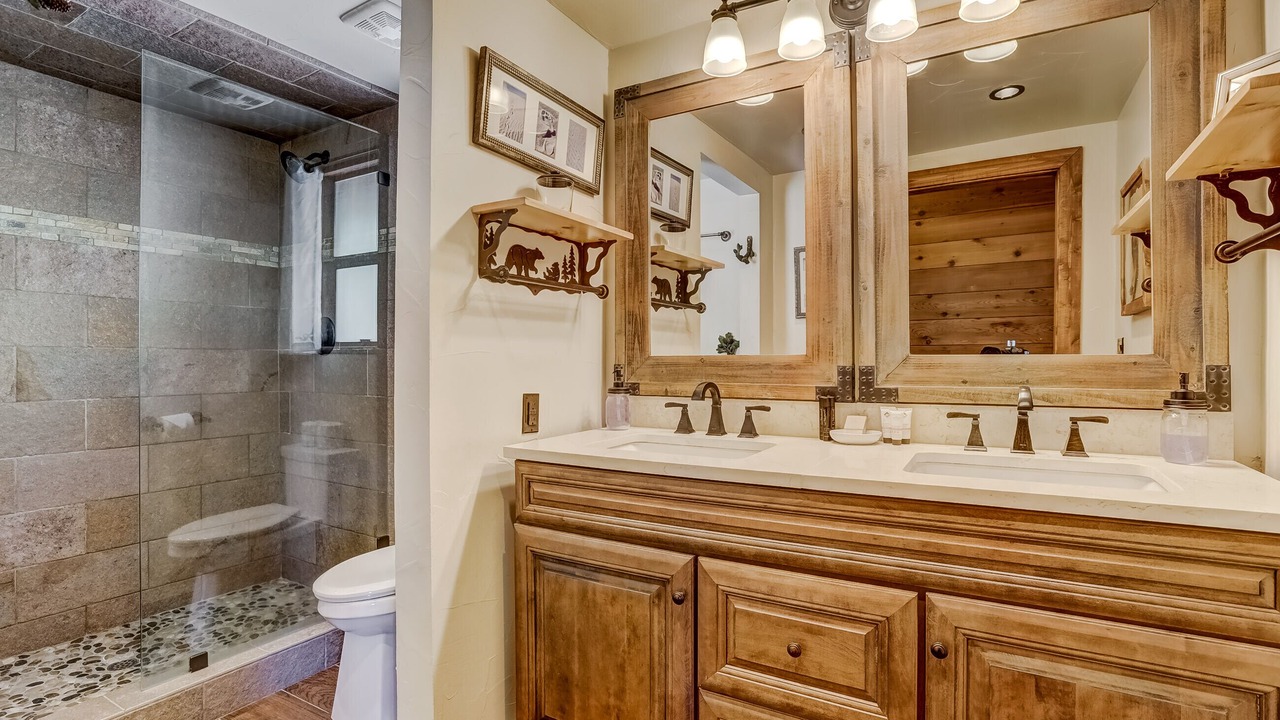Photo of Bathroom in Lincoln Park