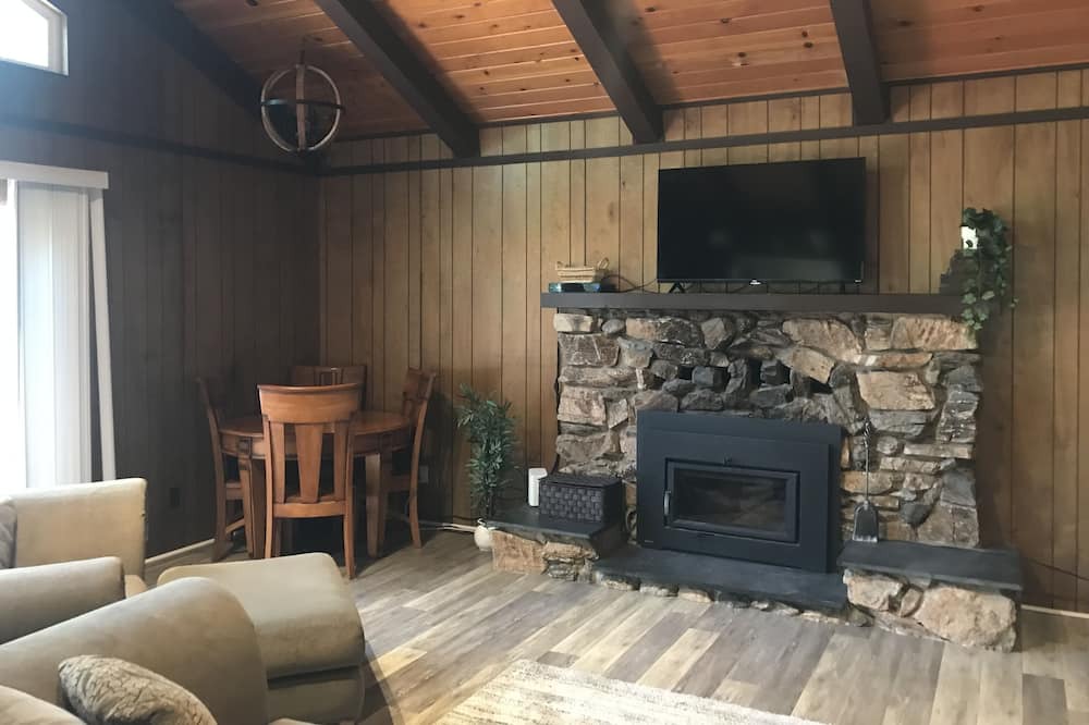 Photo of Livingroom in Mi-Wuk Village