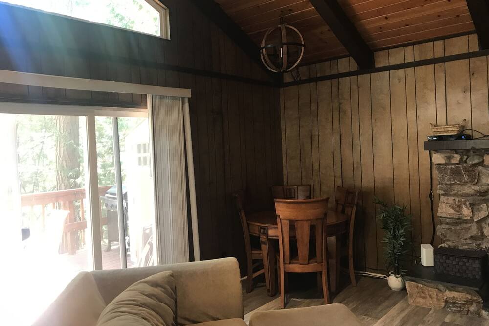 Photo of Livingroom in Mi-Wuk Village