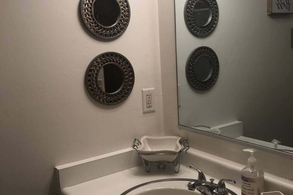 Photo of Bathroom in Mi-Wuk Village