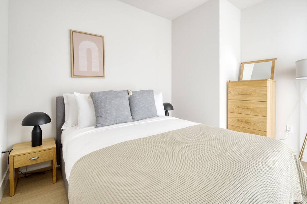 Photo of Bedroom in Downtown Oakland