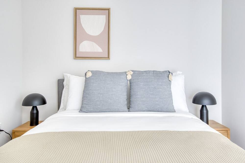 Photo of Bedroom in Downtown Oakland